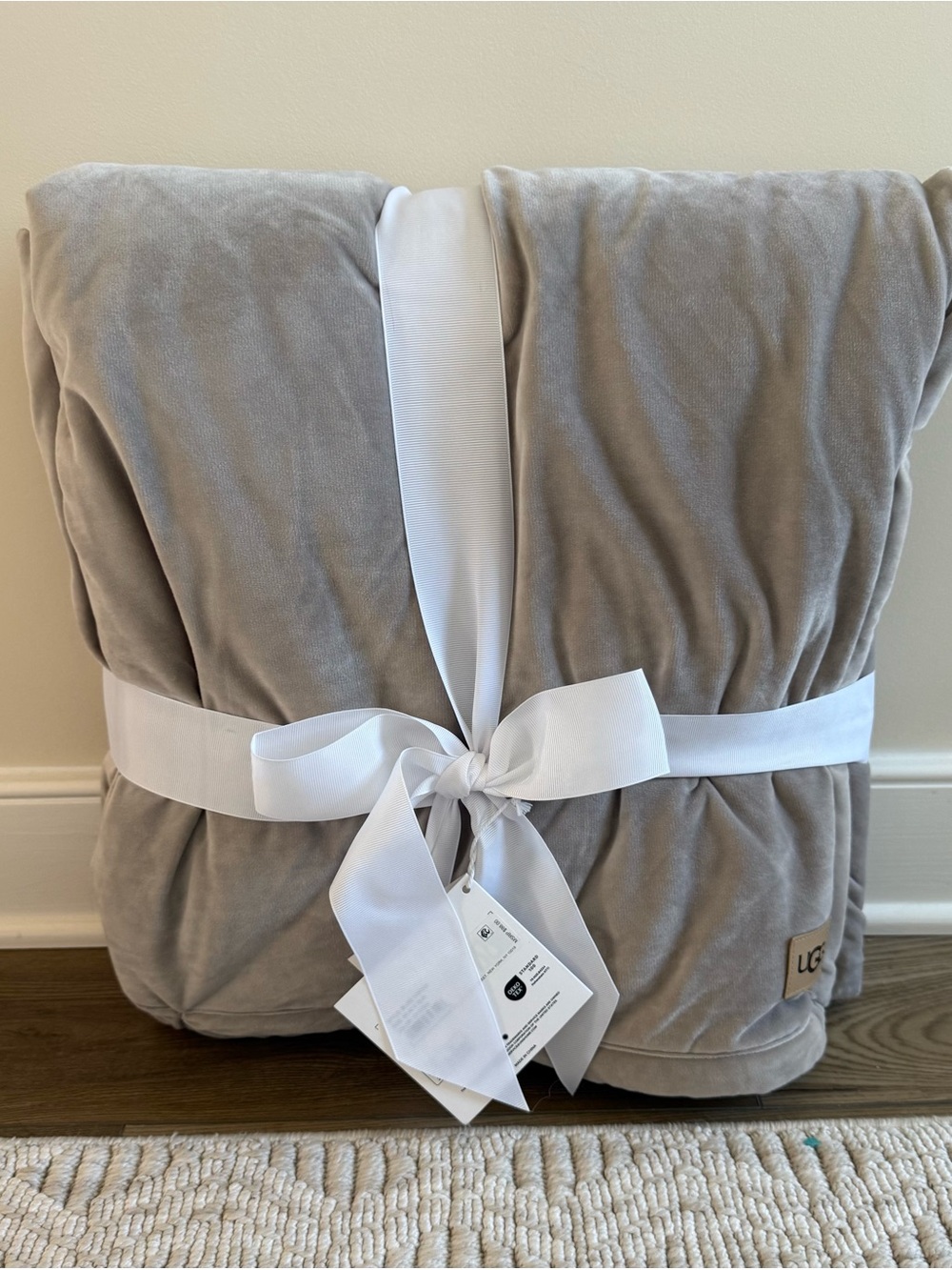 UGG Bliss Luxe Velvet Throw Blanket - Oyster with White Bow